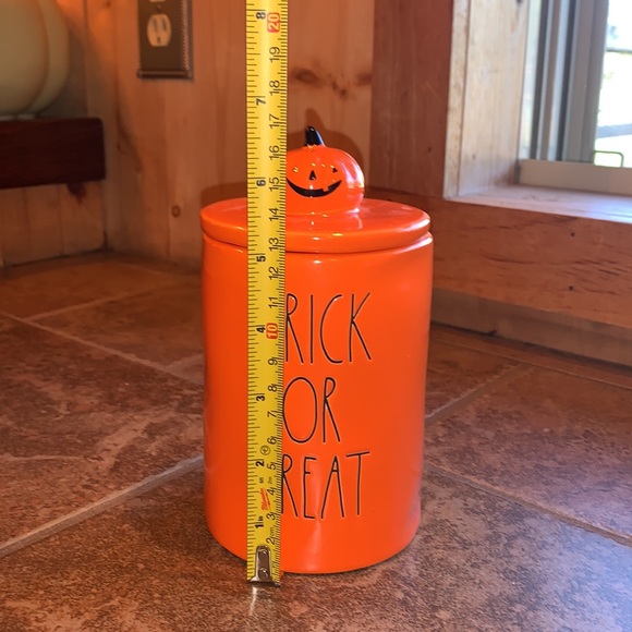 Rae Dunn “Trick Or Treat” Candle - Picture 2 of 4